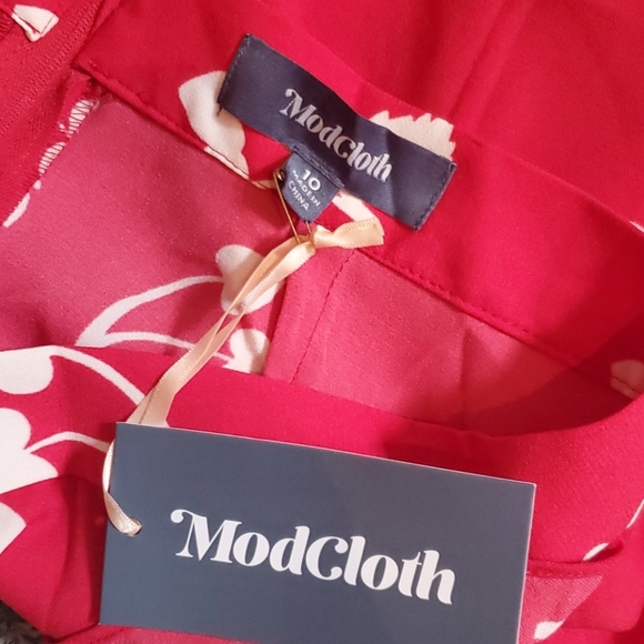 NWT Vintage-Inspired Cherry Wrap Skirt - Picture 3 of 3